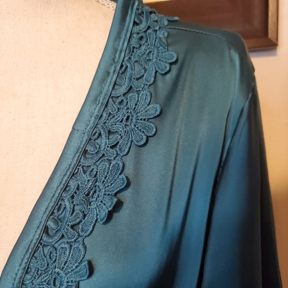 Victoria's Secret Satin Robe with  Embroidery - Picture 8 of 9